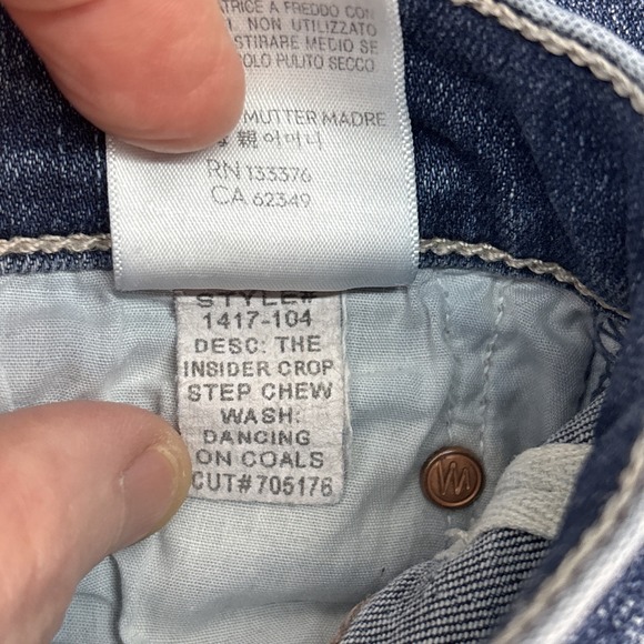 Mother Jeans Women's 26 Insider Crop Step Chew Distressed Dancing On The Coals - Picture 9 of 16